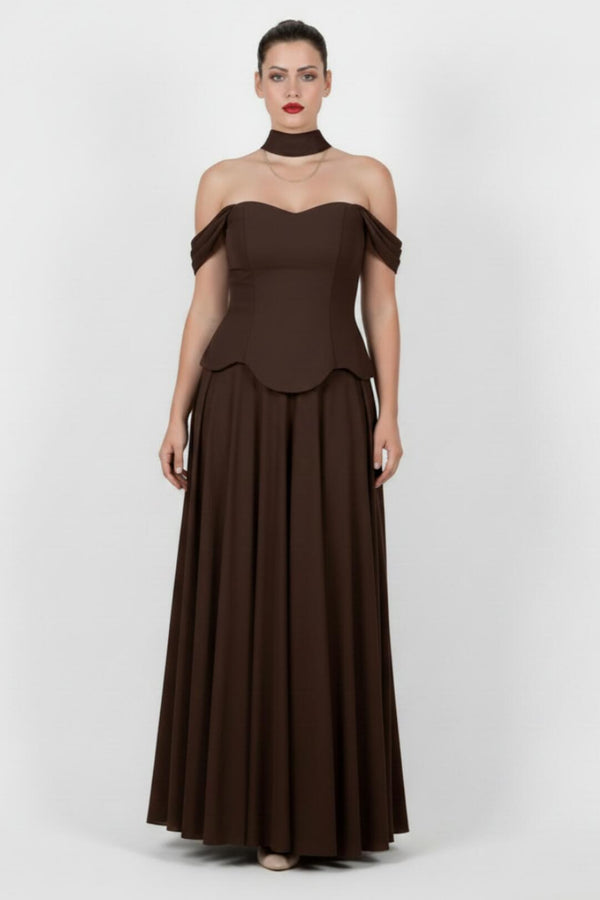 Bruine Plus‑Size Crêpe Avondjurk Met Tule Rok En Sjaaldetail