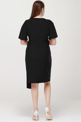 Plus - Size Satijnen Korte Jurk Met Steendetails — Zwart