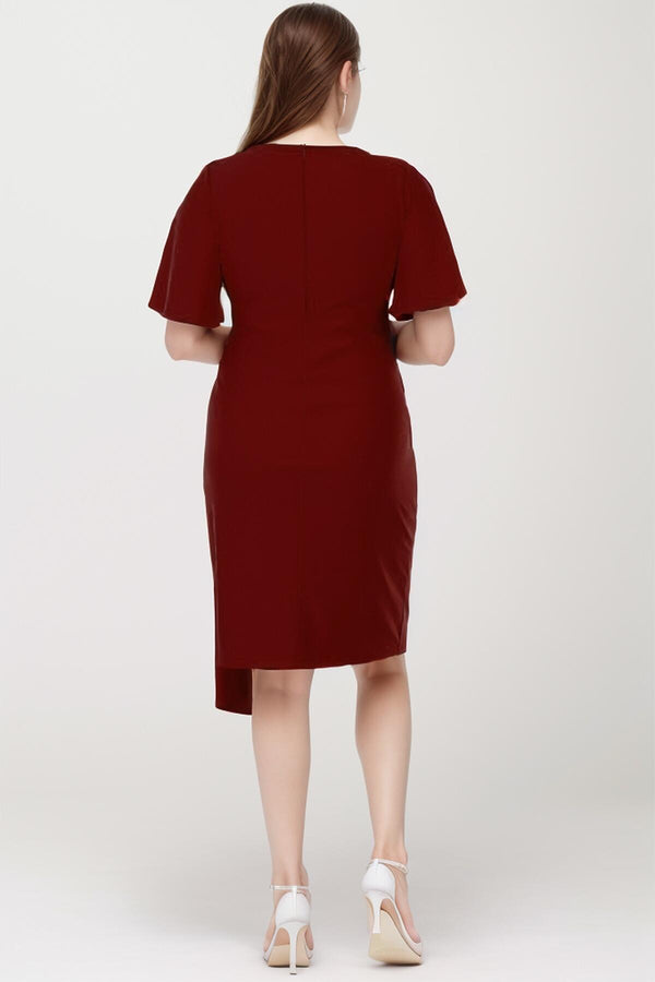 Plus - Size Satijnen Korte Jurk Met Steendetails — Bordeaux