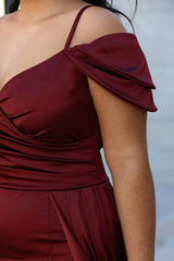 Plus - Size Satijnen Jurk Met Bandjes — Bordeaux