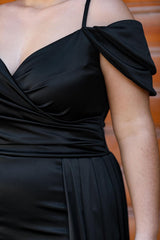 Zwarte Satijnen Avondjurk Met Smalle Bandjes (Plus Size)