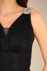 Langes Glitzerndes Abendkleid Mit Schulterdetail – Schwarz