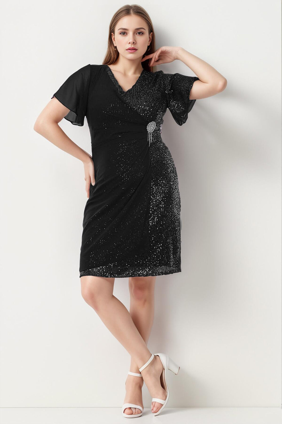 Plus‑Size Midi - Jurk Met Taillebroche — Zwart