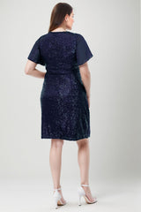 Plus‑Size Midi - Jurk Met Taillebroche — Marineblauw