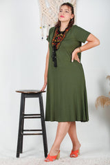 Plus - Size Jurk Met Authentieke Kraag — Khaki
