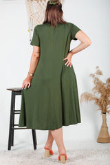 Plus - Size Jurk Met Authentieke Kraag — Khaki