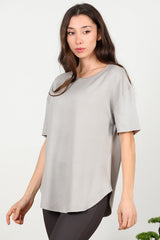 T - Shirt Met Ronde Hals En Afgeronde Zoom — Grijs