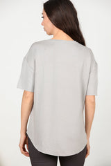 T - Shirt Met Ronde Hals En Afgeronde Zoom — Grijs