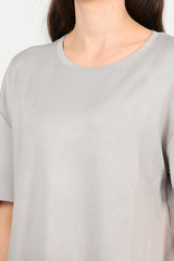 T - Shirt Met Ronde Hals En Afgeronde Zoom — Grijs