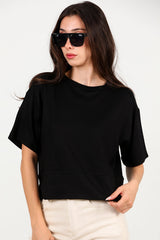T - Shirt Mit Rundhalsausschnitt Und Seitlichem Schlitz – Schwarz