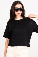 T - Shirt Mit Rundhalsausschnitt Und Seitlichem Schlitz – Schwarz