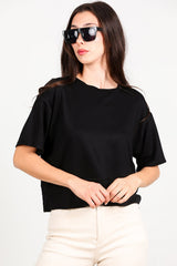 T - Shirt Mit Rundhalsausschnitt Und Seitlichem Schlitz – Schwarz