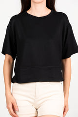 T - Shirt Mit Rundhalsausschnitt Und Seitlichem Schlitz – Schwarz