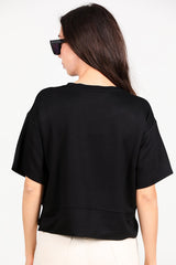 T - Shirt Mit Rundhalsausschnitt Und Seitlichem Schlitz – Schwarz