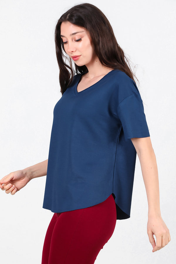 T - Shirt Met V - Hals En Afgeronde Zoom — Marineblauw