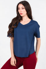 T - Shirt Met V - Hals En Afgeronde Zoom — Marineblauw