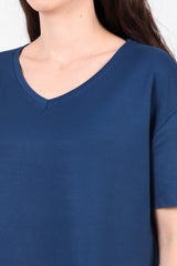T - Shirt Met V - Hals En Afgeronde Zoom — Marineblauw