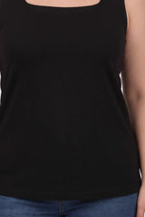 Plus - Size Vierkante Hals Lichte Gevoerde Mouwloze Blouse — Zwart