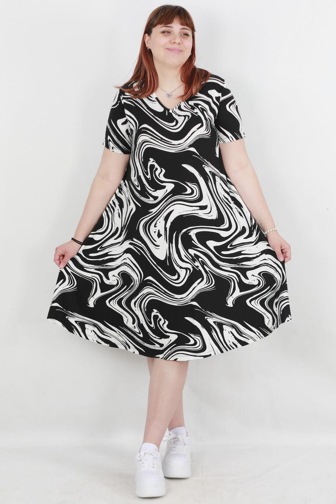 Plus - Size Gedessineerde Jurk — Multicolor