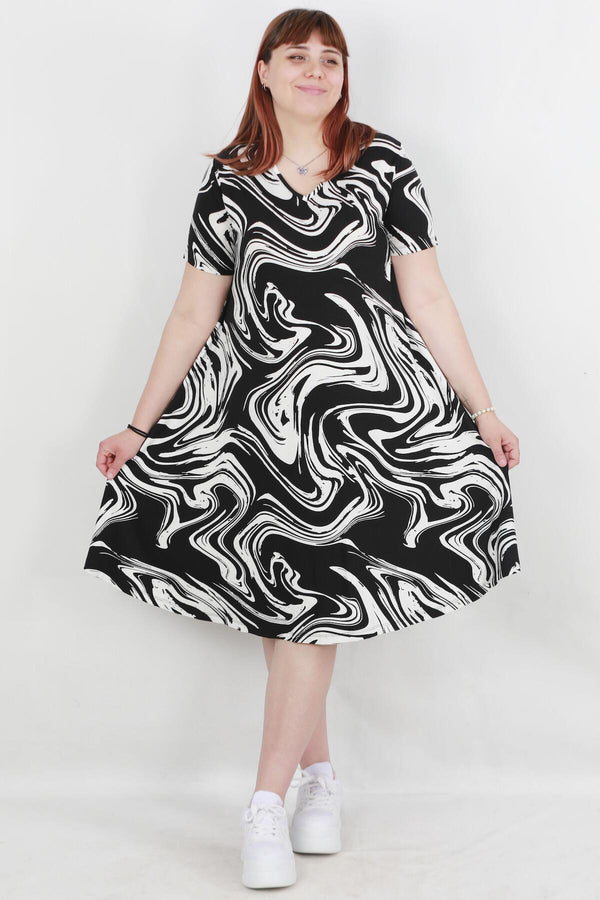Plus - Size Gedessineerde Jurk — Multicolor
