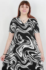 Plus - Size Gedessineerde Jurk — Multicolor