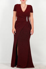 Abendkleid In Großen Größen Mit Verzierter Taille — Bordeaux