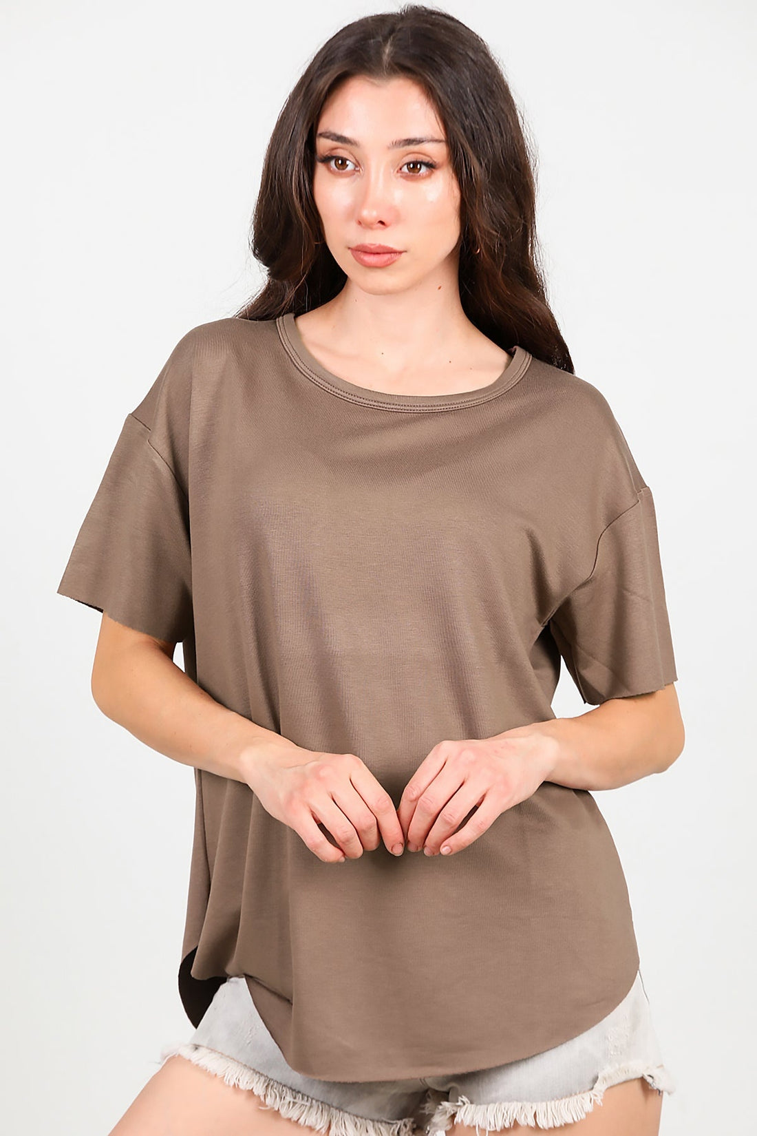 T - Shirt Met Ronde Hals En Afgeronde Zoom — Bruin