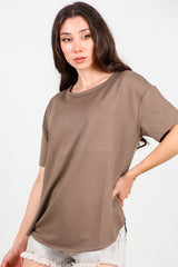 T - Shirt Met Ronde Hals En Afgeronde Zoom — Bruin