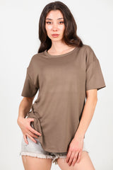 T - Shirt Met Ronde Hals En Afgeronde Zoom — Bruin