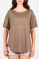 T - Shirt Met Ronde Hals En Afgeronde Zoom — Bruin