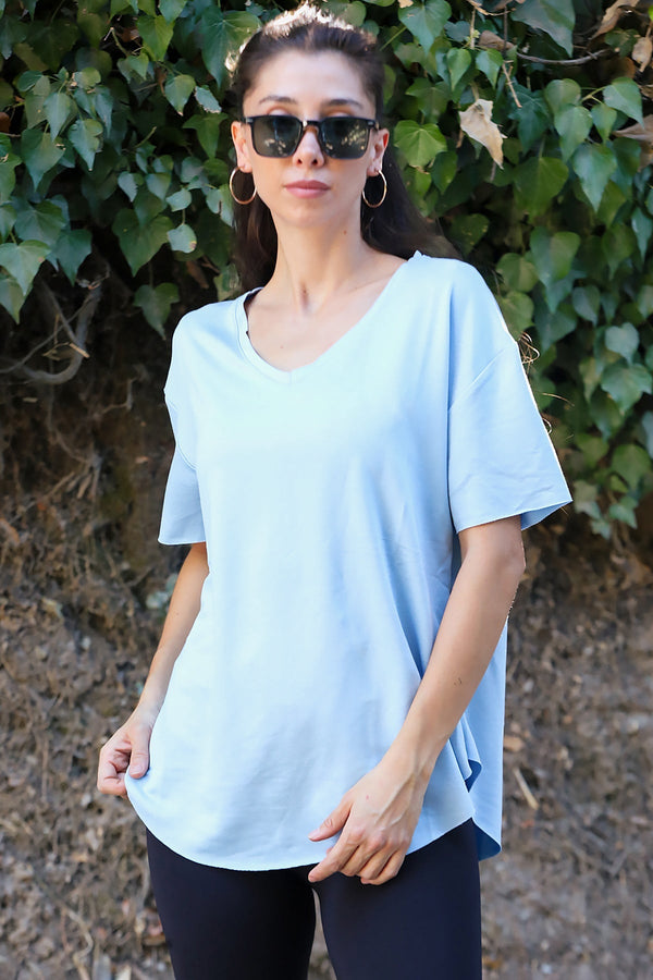 T‑Shirt Met Ovalen Zoom En V‑Hals – Blauw