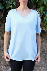 T‑Shirt Met Ovalen Zoom En V‑Hals – Blauw