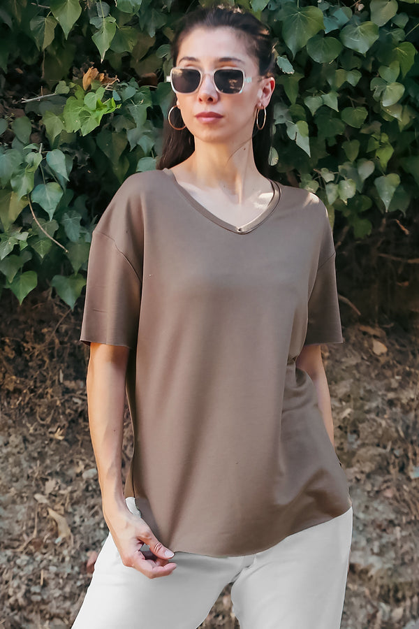 Oval‑Hem V‑Neck T‑Shirt — Brown