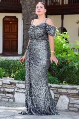 Große Größen Pailletten - Abendkleid Mit Carmen - Ausschnitt Und Schlitz — Grau