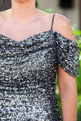 Große Größen Pailletten - Abendkleid Mit Carmen - Ausschnitt Und Schlitz — Grau