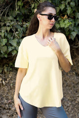 T‑Shirt Met Ovalen Zoom En V‑Hals – Geel