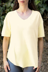 T‑Shirt Met Ovalen Zoom En V‑Hals – Geel