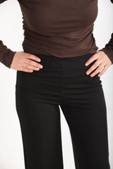 Krepphose Mit Hohem Bund Und Weitem Bein — Schwarz