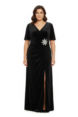 Abendkleid In Großen Größen Mit Blumen - Taillendetail — Schwarz