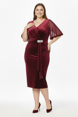 Samt - Abendkleid In Großen Größen Mit Steinbesetzter Taille Und Tüllärmeln — Bordeaux