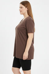 Oversized V - Hals T - Shirt — Bruin (Plusmaat)