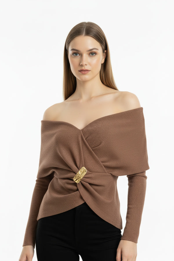 Glamour Blouse Met Sjaalkraag En Accessoiredetail — Bruin