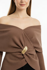 Glamour Blouse Met Sjaalkraag En Accessoiredetail — Bruin
