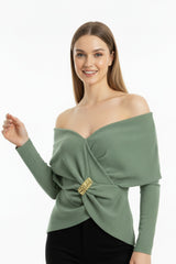 Glamour Blouse Met Sjaalkraag En Accessoiredetail — Lichtgroen