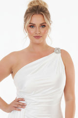 Plus - Size Lange Satijnen Avondjurk Met Schouderdetail — Wit