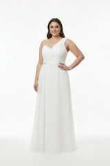 Plus - Size Mouwloze Lange Avondjurk, Gevormd Bij Buste En Taille — Wit