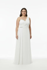 Plus - Size Mouwloze Lange Avondjurk, Gevormd Bij Buste En Taille — Wit