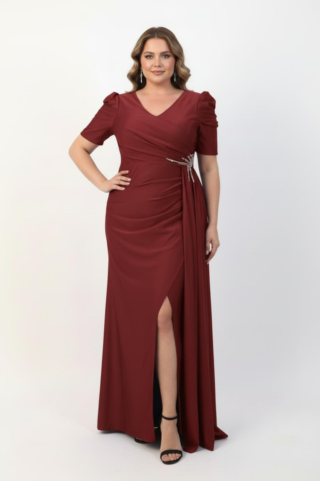 Plussize Lange Avondjurk Met Tailledetail En Korte Mouwen — Bordeaux