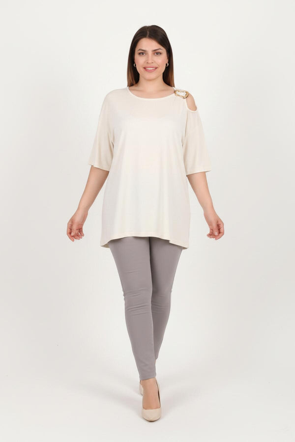 Ecru Blouse Met Gespdetail – Grote Maten