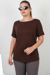 Plus - Size - Bluse Mit Bootsausschnitt Und Silbernen Steinen – Braun